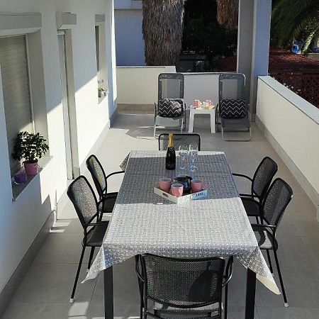 Apartman Emily, 6 Plus 2 Guests, Newly Refurbished プーラ エクステリア 写真