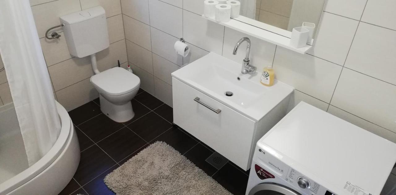 Apartman Emily, 6 Plus 2 Guests, Newly Refurbished プーラ エクステリア 写真