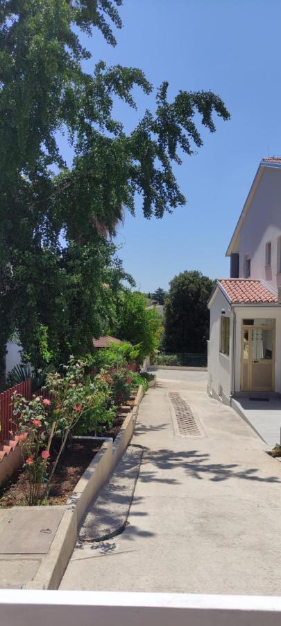 Apartman Emily, 6 Plus 2 Guests, Newly Refurbished プーラ エクステリア 写真